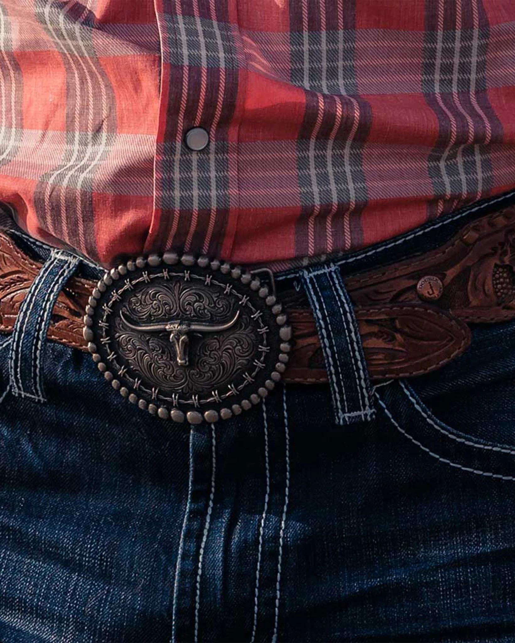 Rustic Barbed Wire Longhorn Buckle - Image 2