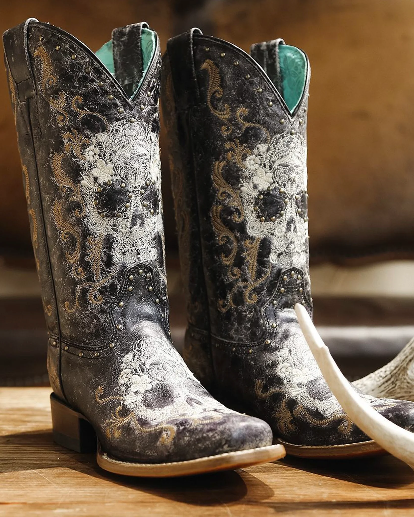 Women's Embroidery Sugar Skull Western Boots - Image 2